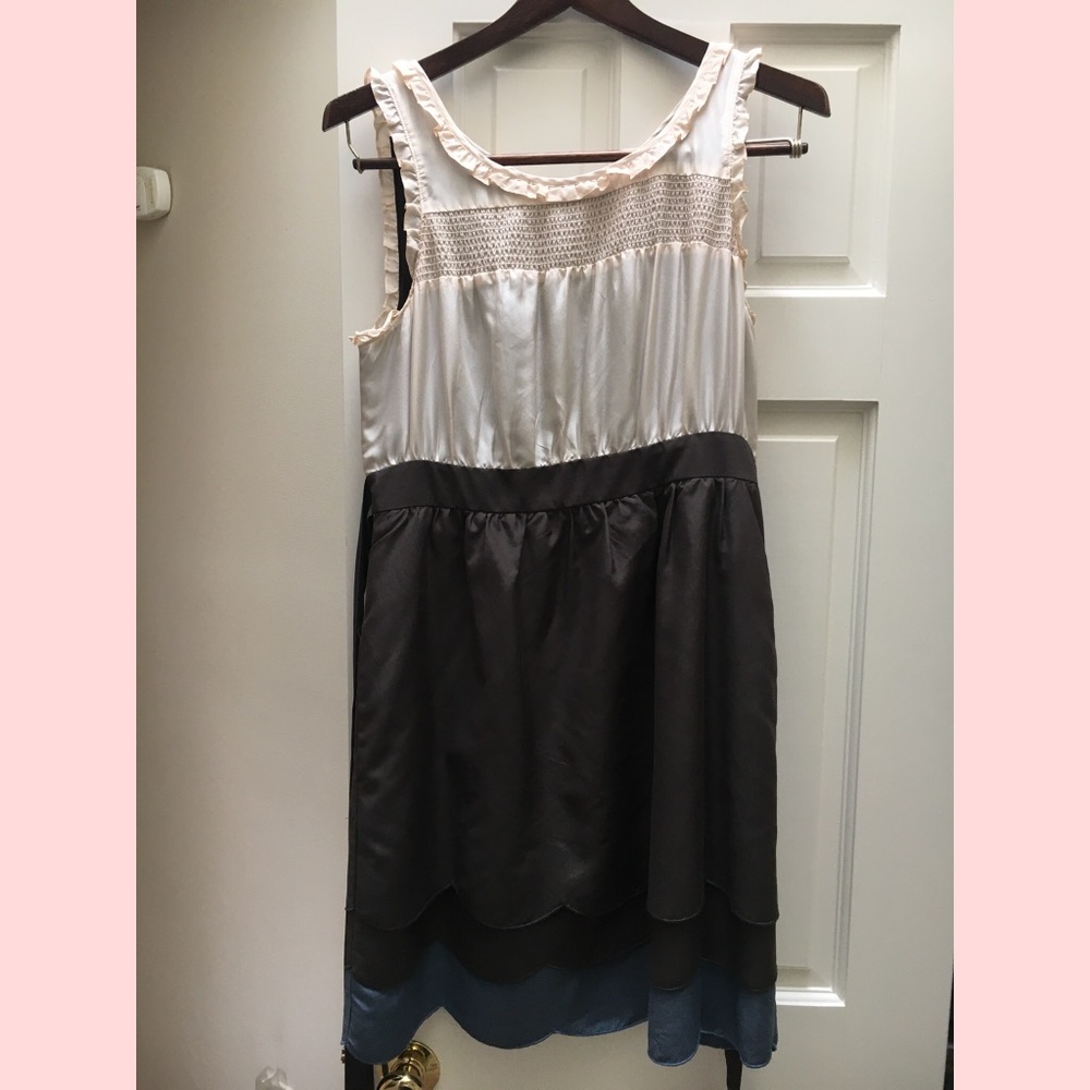 SCALLOPED HEM / RUFFLE TOP DRESS